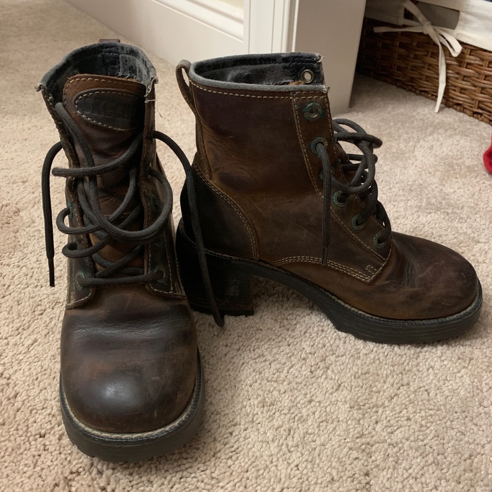 Sketchers boots. Size 6.5 RUNS LARGE.Closer to 7.5
